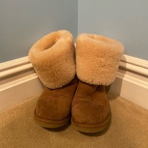 UGG Classic brown y’all size 9 winter boots